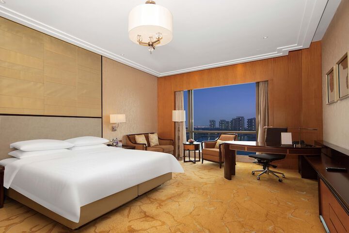 Room 21 of 105