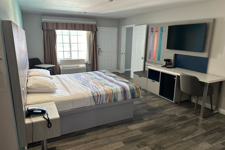 Standard | King Bed (10 of 15)