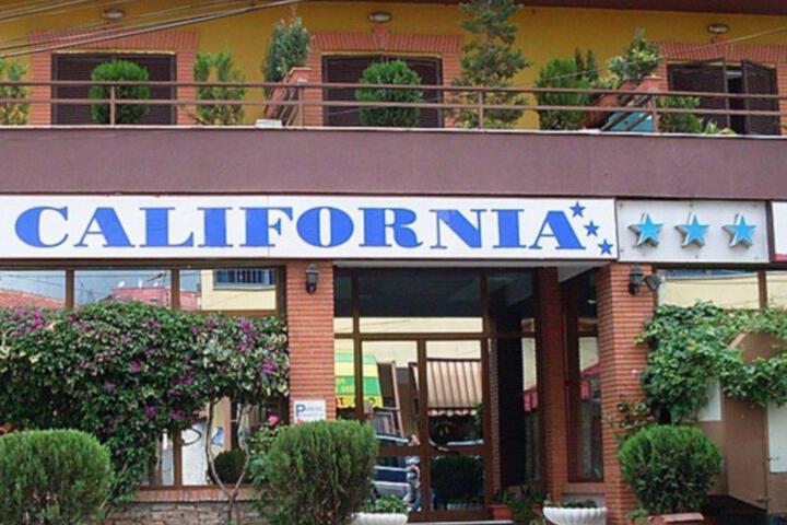 HOTEL CALIFORNIA