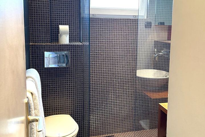 Room 153 of 221