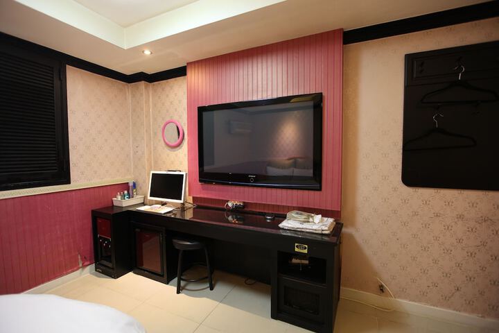 Room 27 of 52