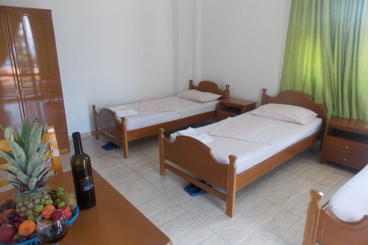 Room 6 of 63