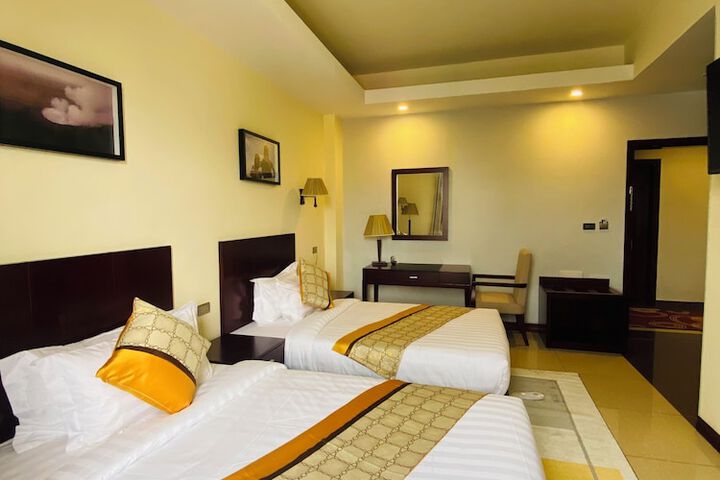Room 4 of 34