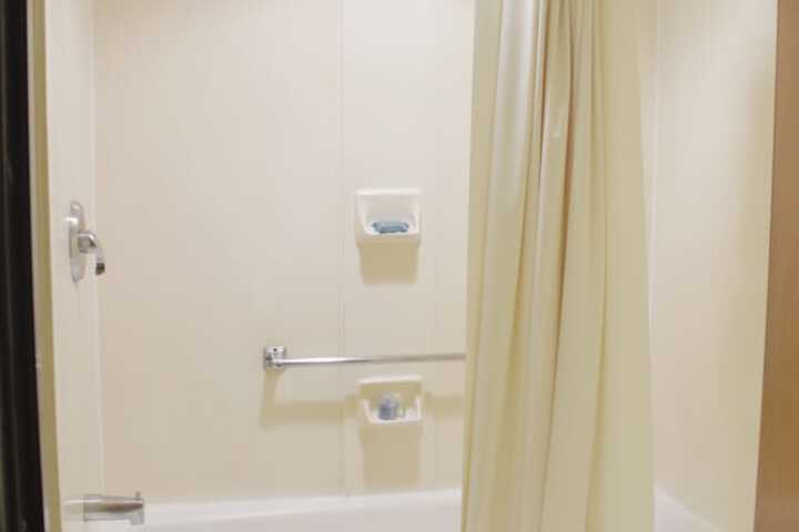Room 7 of 16