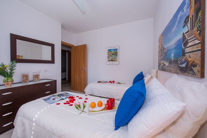Room 4 of 27