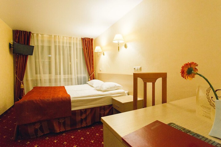 Room 4 of 32