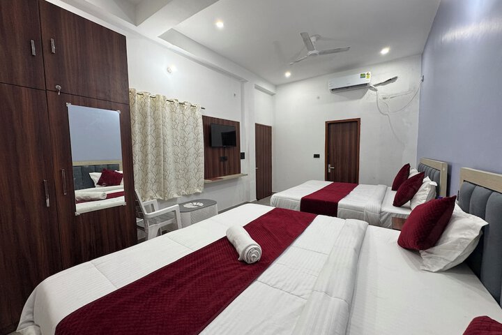 Room 13 of 25