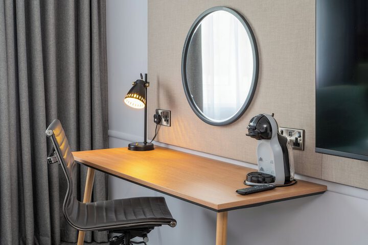 Room 28 of 176