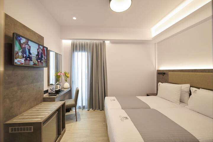 Room 9 of 37