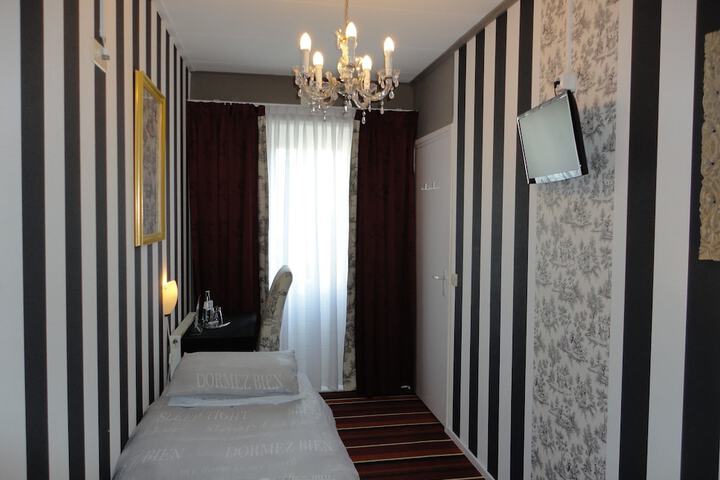 Room 7 of 40