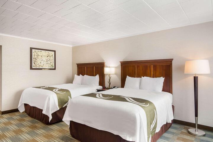 2 Queen Beds (6 of 14)