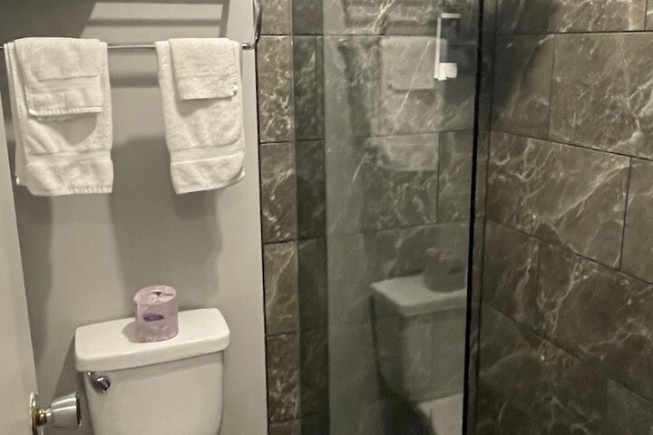 Room 17 of 38