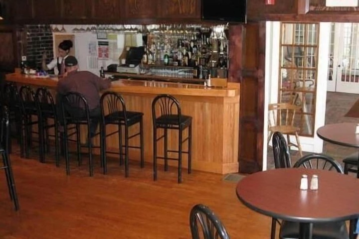 Lounge 38 of 45
