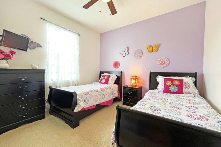 Room 6 of 32