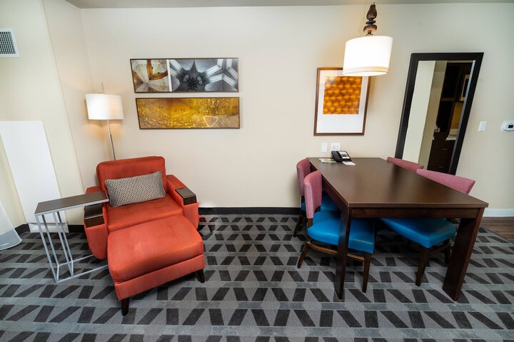 Room 25 of 84