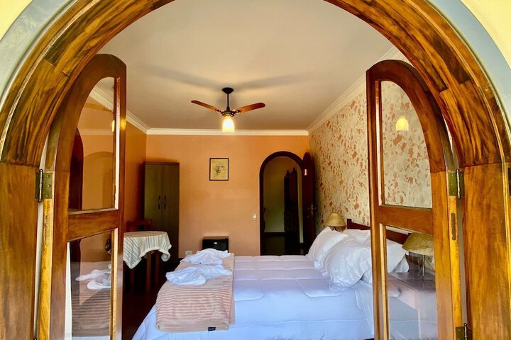 Room 4 of 34