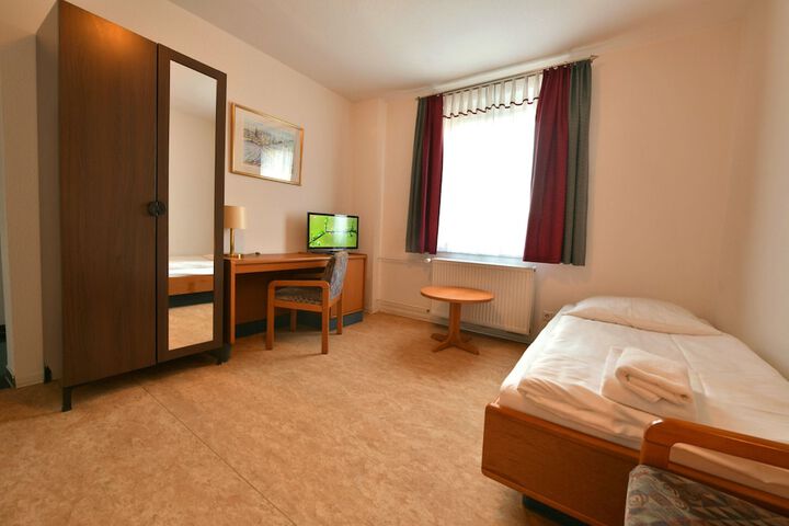 Room 6 of 30