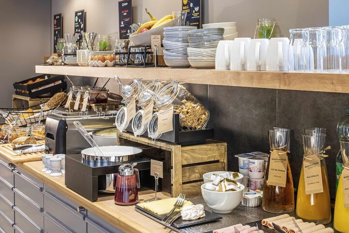 Breakfast/Coffee Service 32 of 42