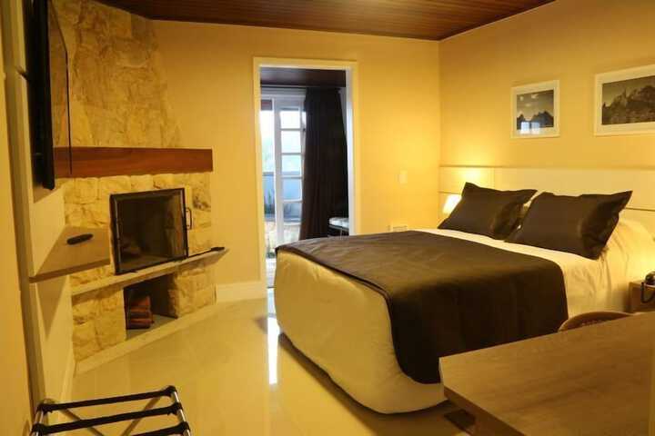 Room 10 of 32