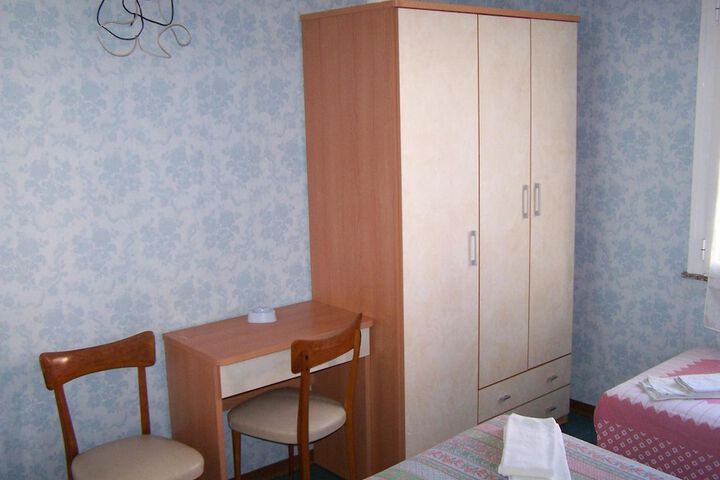 Room 27 of 28