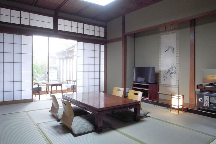 Room 6 of 31