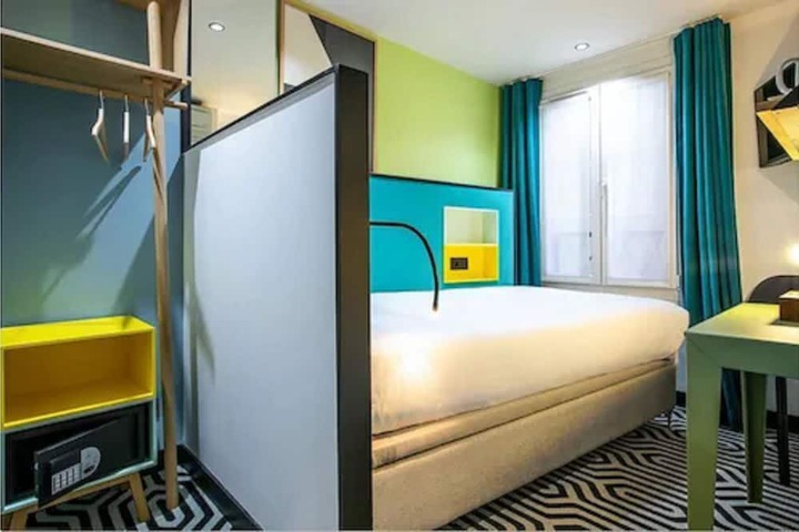 Room 8 of 50
