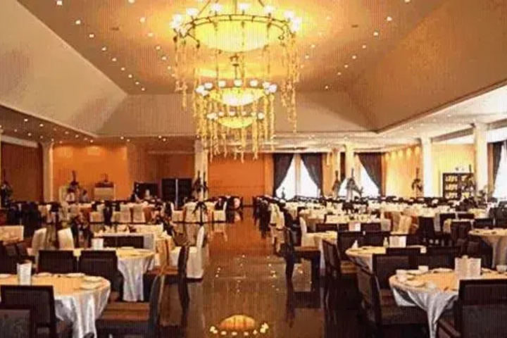 Dining 8 of 8