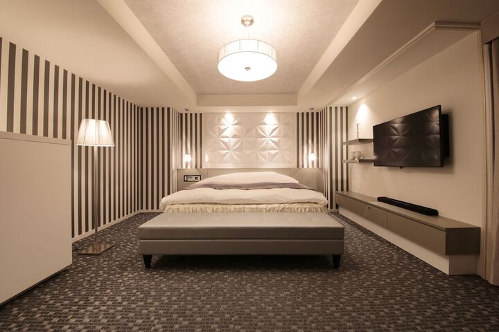 Room 8 of 73