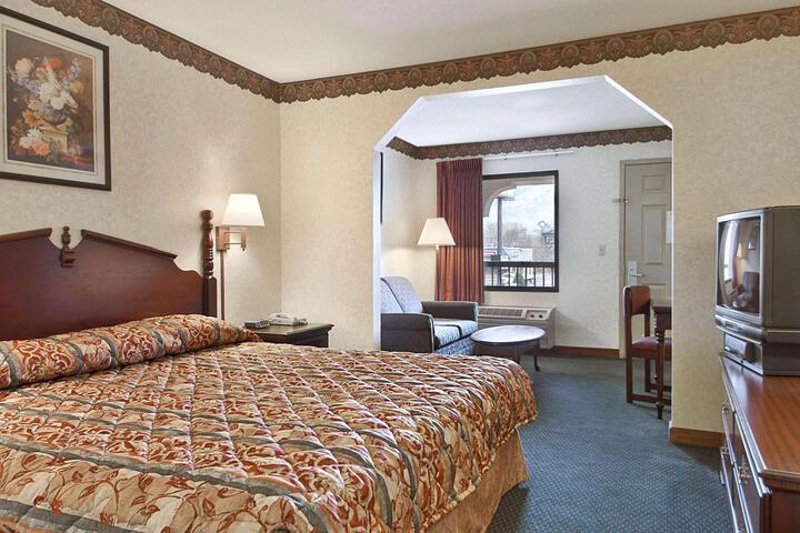 1 King Bed (10 of 13)