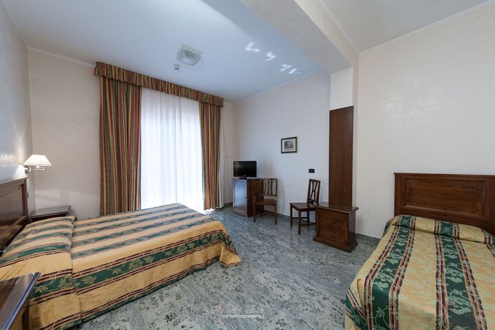 Room 3 of 46