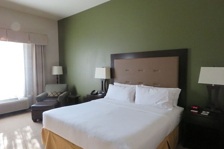 Room 8 of 87