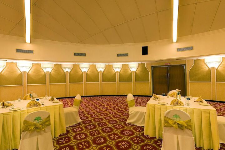 Ballroom/Hall 29 of 43