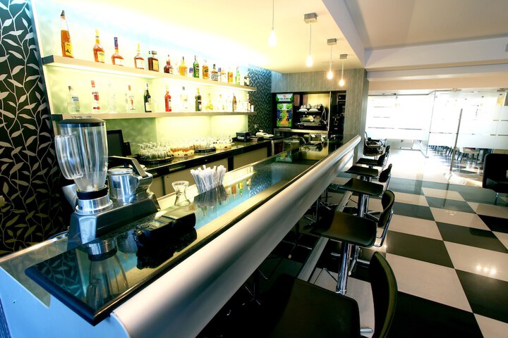 Lounge 39 of 56