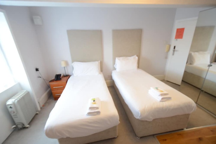 Room 223 of 371