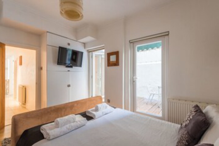 Room 26 of 34