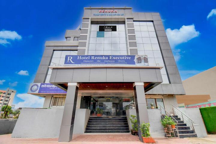 Day Stay - 12 Hrs Slot: 8 AM to 8 PM Collection O Chakan MIDC Pune