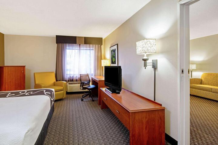 1 King Bed (10 of 12)