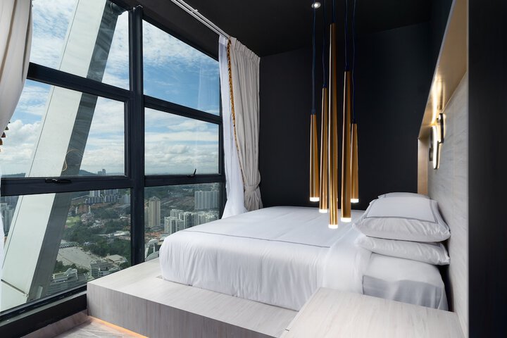 Room 76 of 195