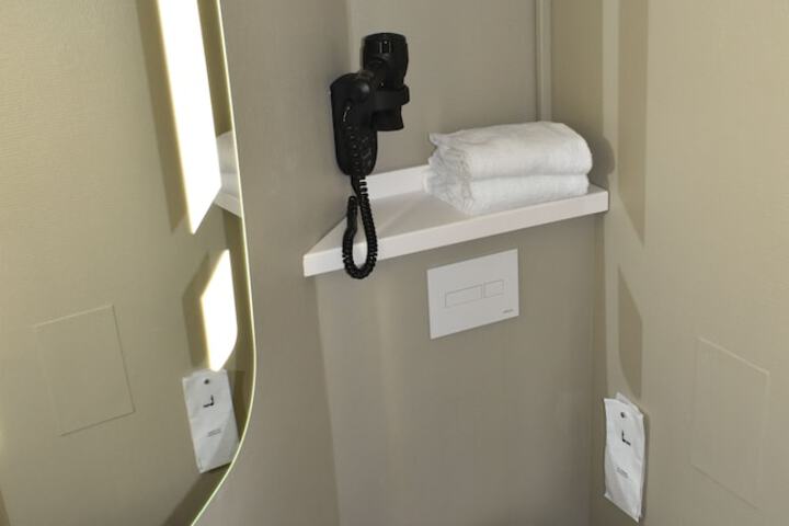 Room 38 of 65