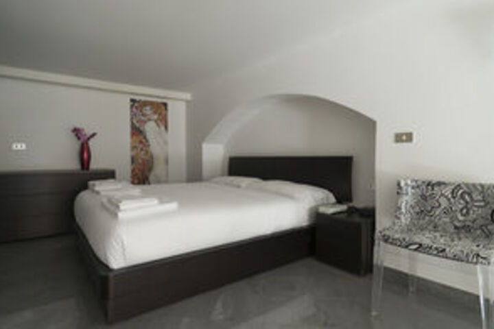 Room 10 of 24