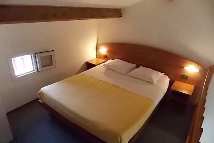 Room 8 of 51