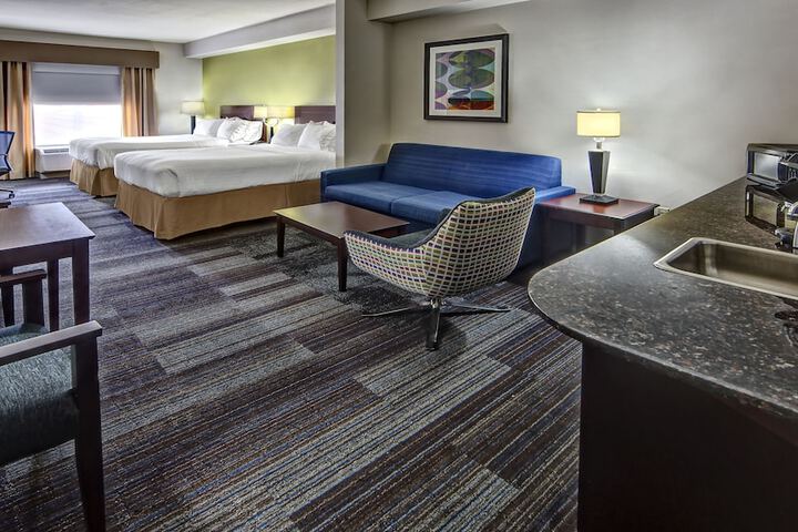 1 King Bed Suite (9 of 11)