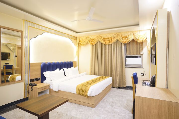 Room 13 of 26