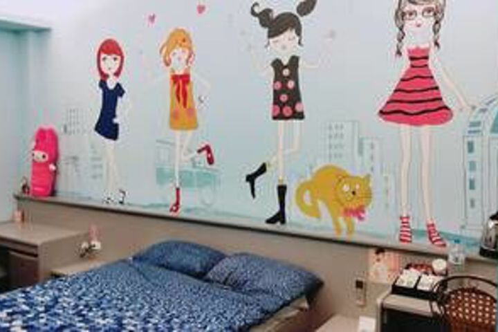 Room 2 of 6