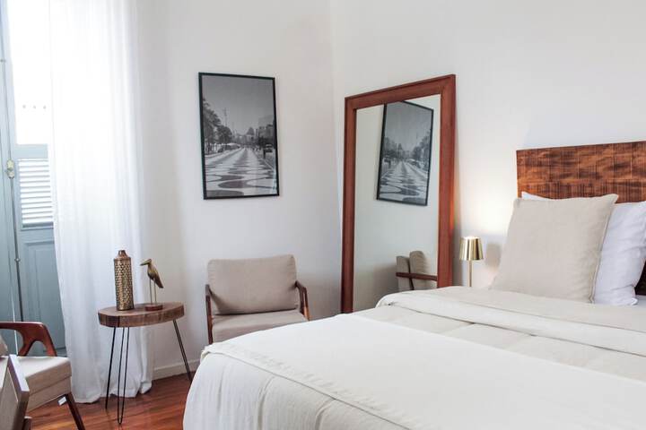 Room 10 of 33