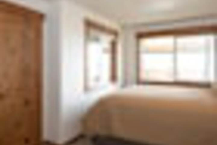 Room 8 of 117