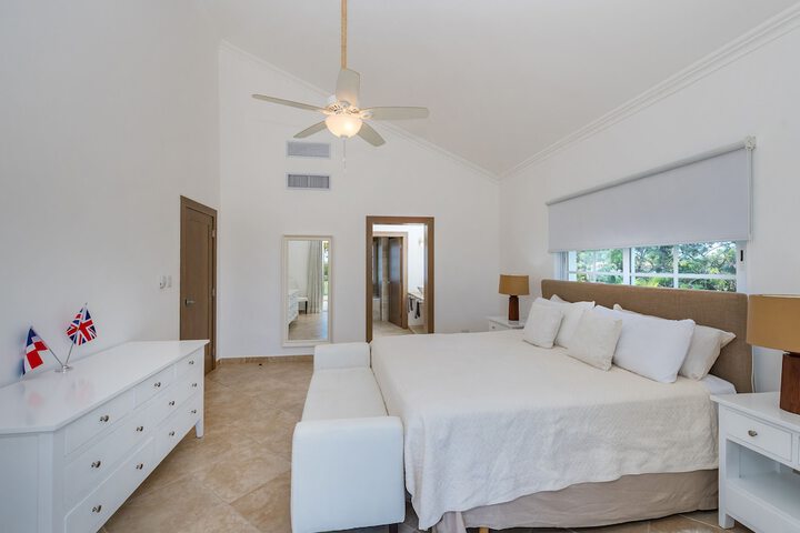 Room 4 of 36