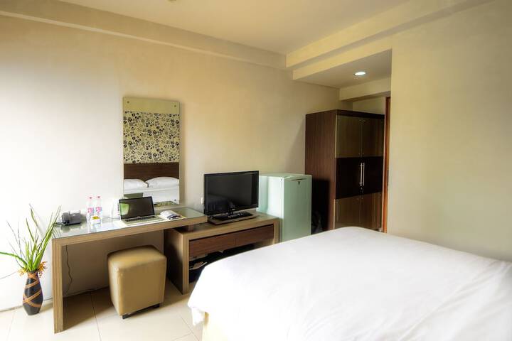 Room 8 of 43