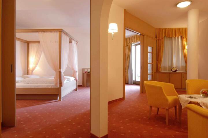Room 8 of 33