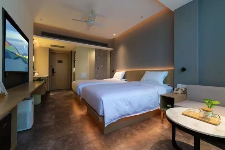 Room 6 of 25